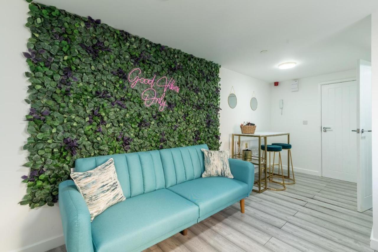 Cosy Cardiff Apartments - Garden Lounge Exteriör bild